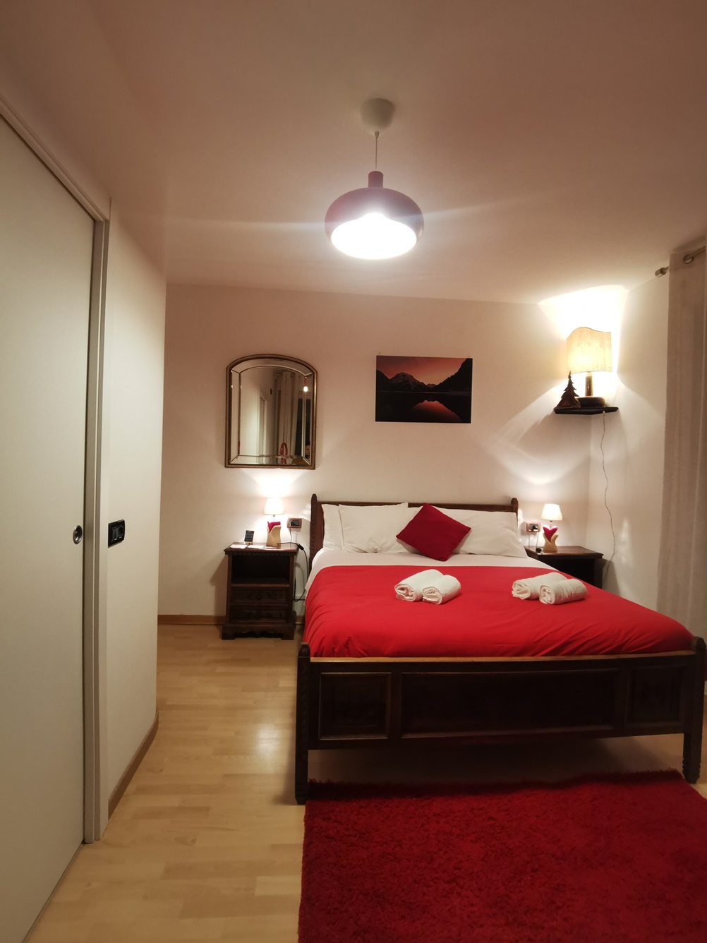 camera-rossa-verticale